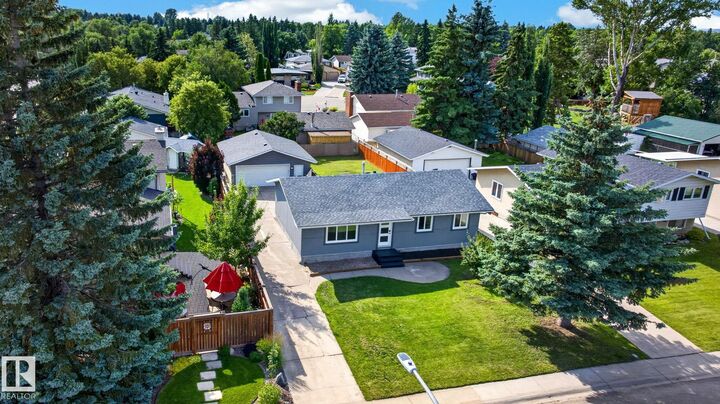 Property Photo:  4 Glacier Crescent  AB T8A 2Y2 