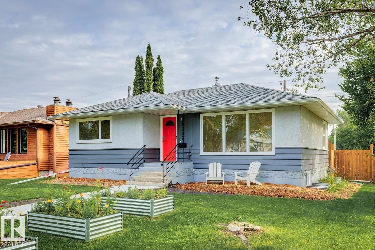 Property Photo:  8202 93A Avenue NW  AB T6C 1V6 