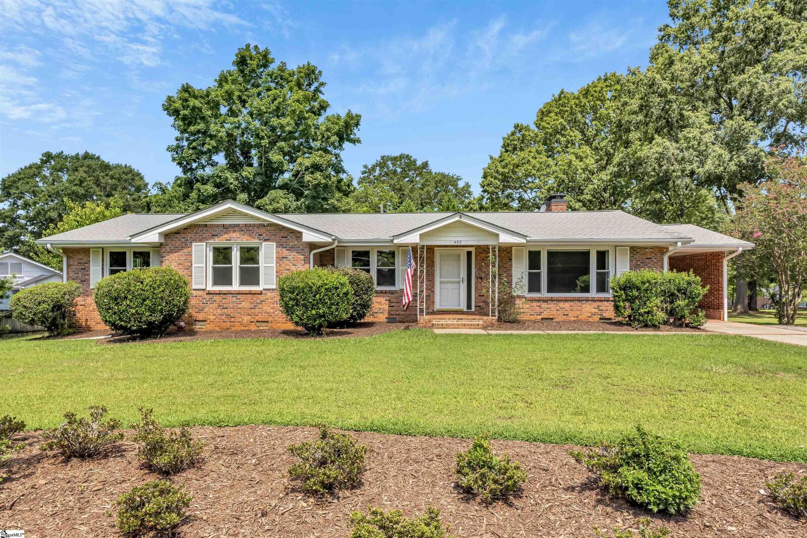 Property Photo: 402 Springwood Drive SC 29302