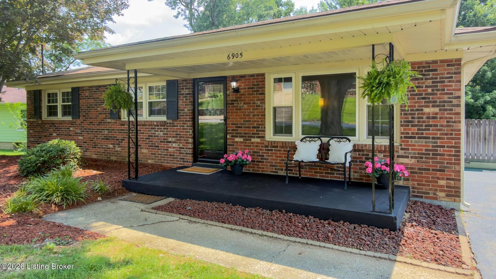 Property Photo:  6905 Homestead Dr  KY 40214 