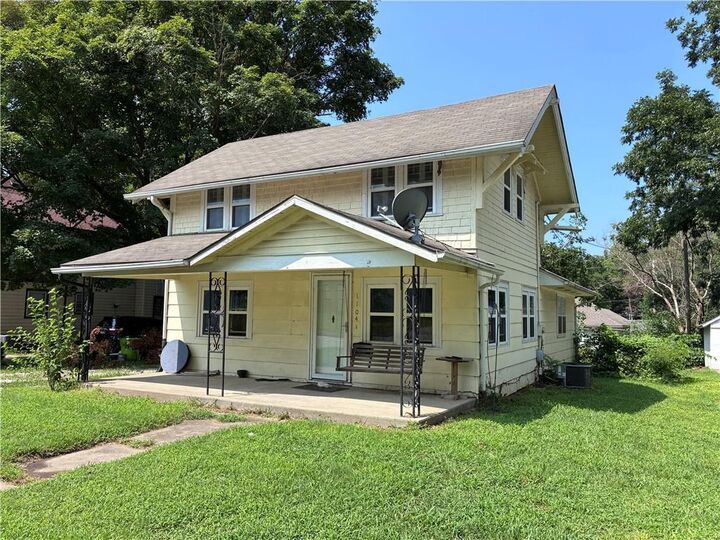 Property Photo:  1104 S Independence N/A  MO 64701 