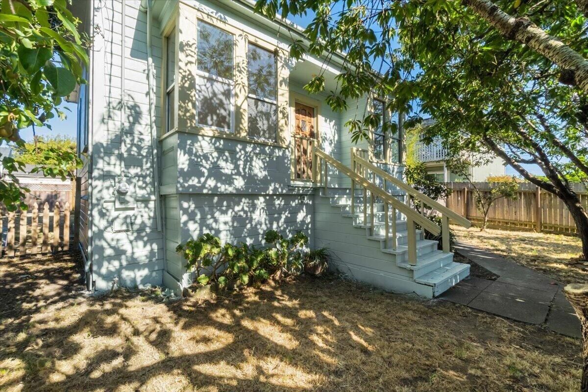 Property Photo:  2025 California Street  CA 95501 