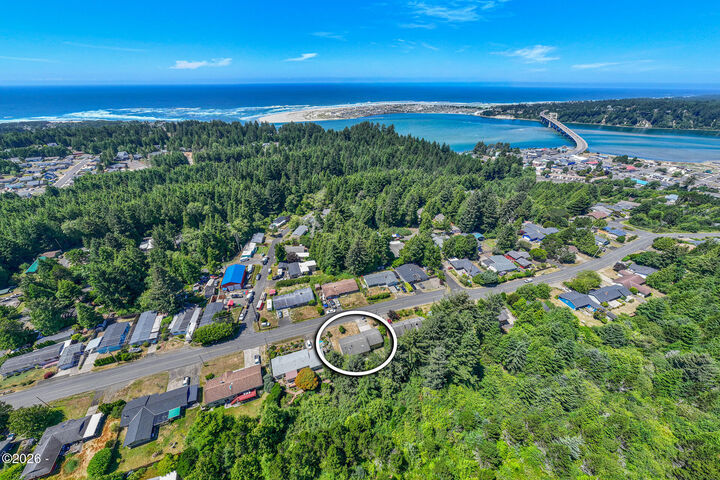 Property Photo: 865 S Crestline Dr Drive OR 97394