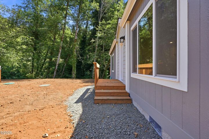 Property Photo: 620 N Wayside Loop OR 97368