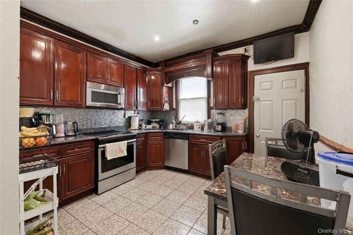 Property Photo: 9511 Cresskill Place NY 11435