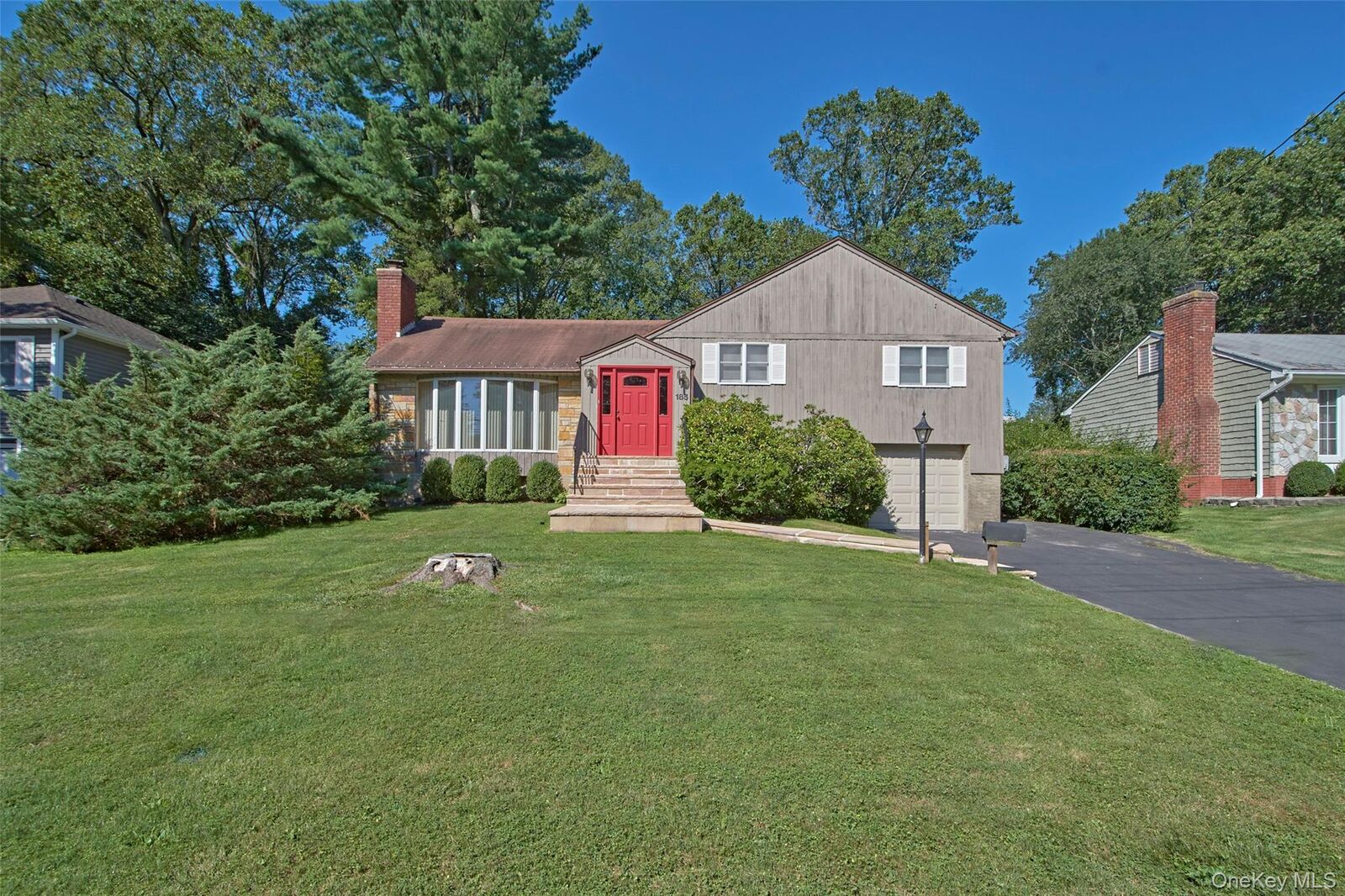 Property Photo:  185 Pinewood Road  NY 10530 