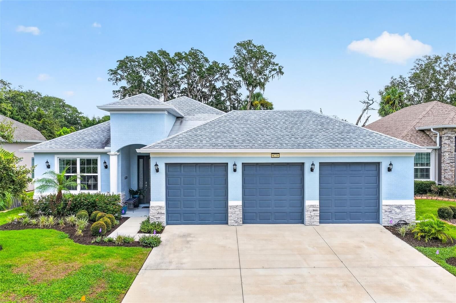 Property Photo: 8220 Bridgeport Bay Circle FL 32757