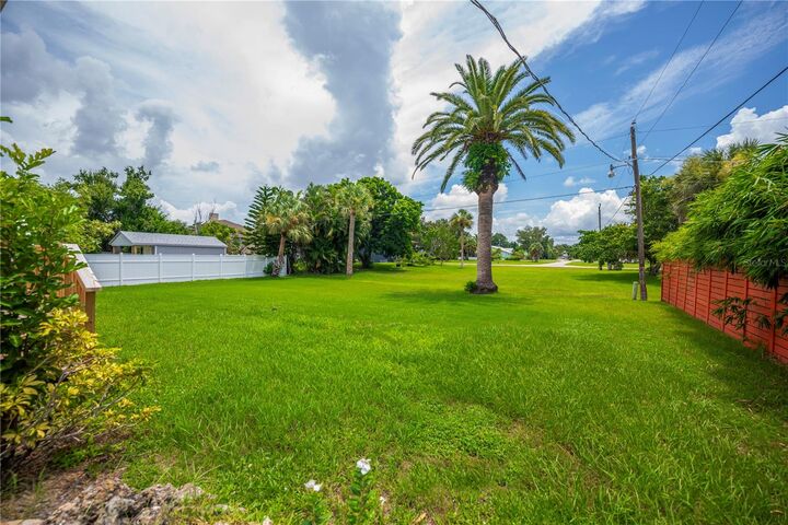 Property Photo:  2828 Magnolia Way  FL 33950 