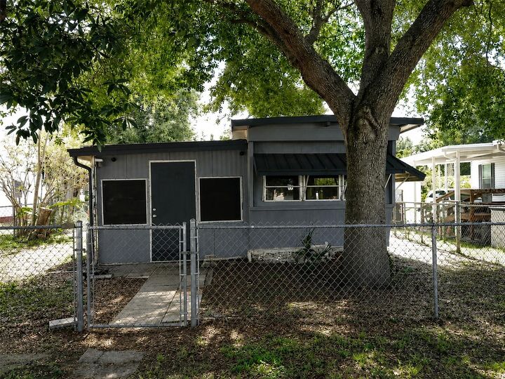 Property Photo:  6250 Connecticut Street  FL 33542 