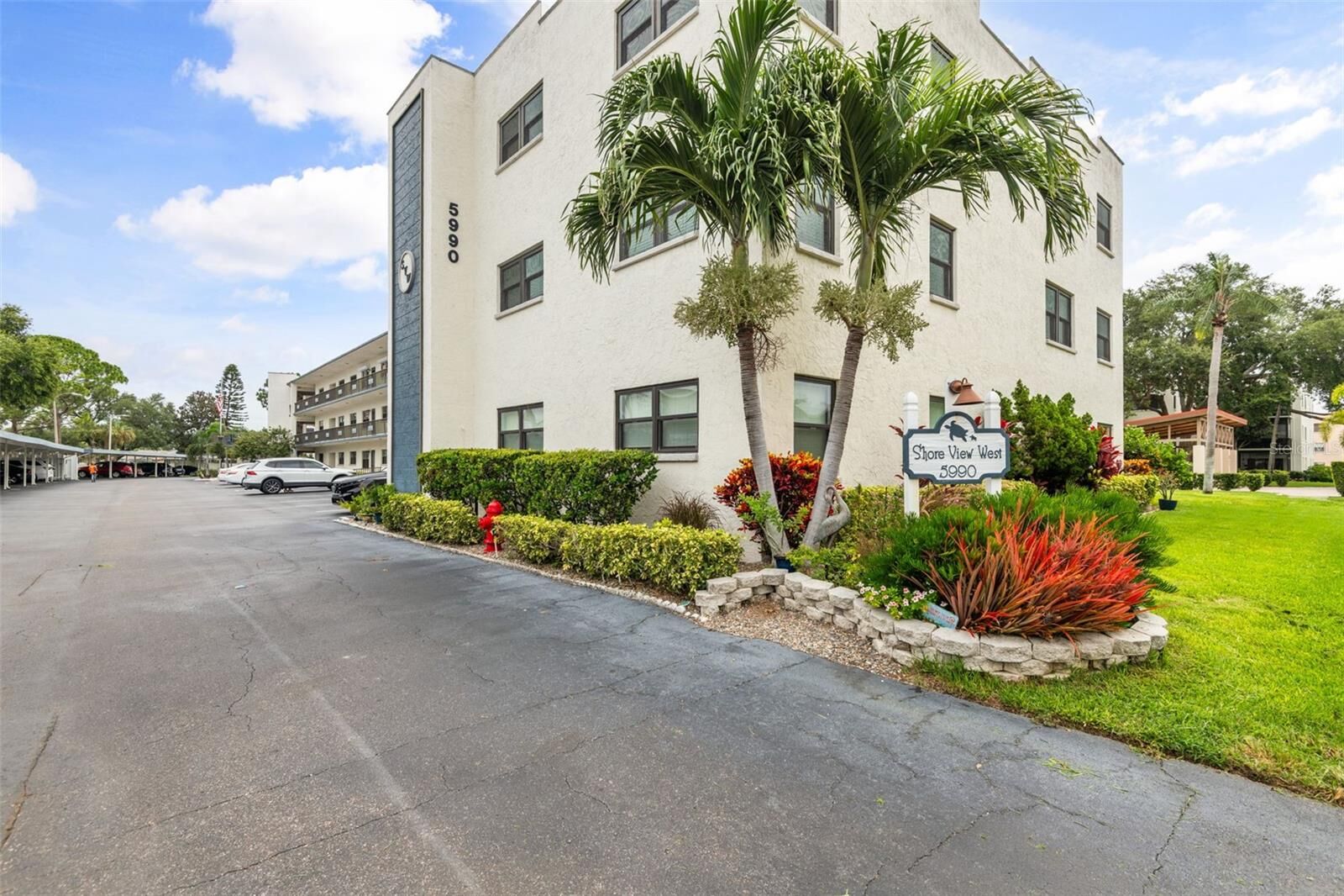 Property Photo:  5990 Terrace Park Drive N 103  FL 33709 