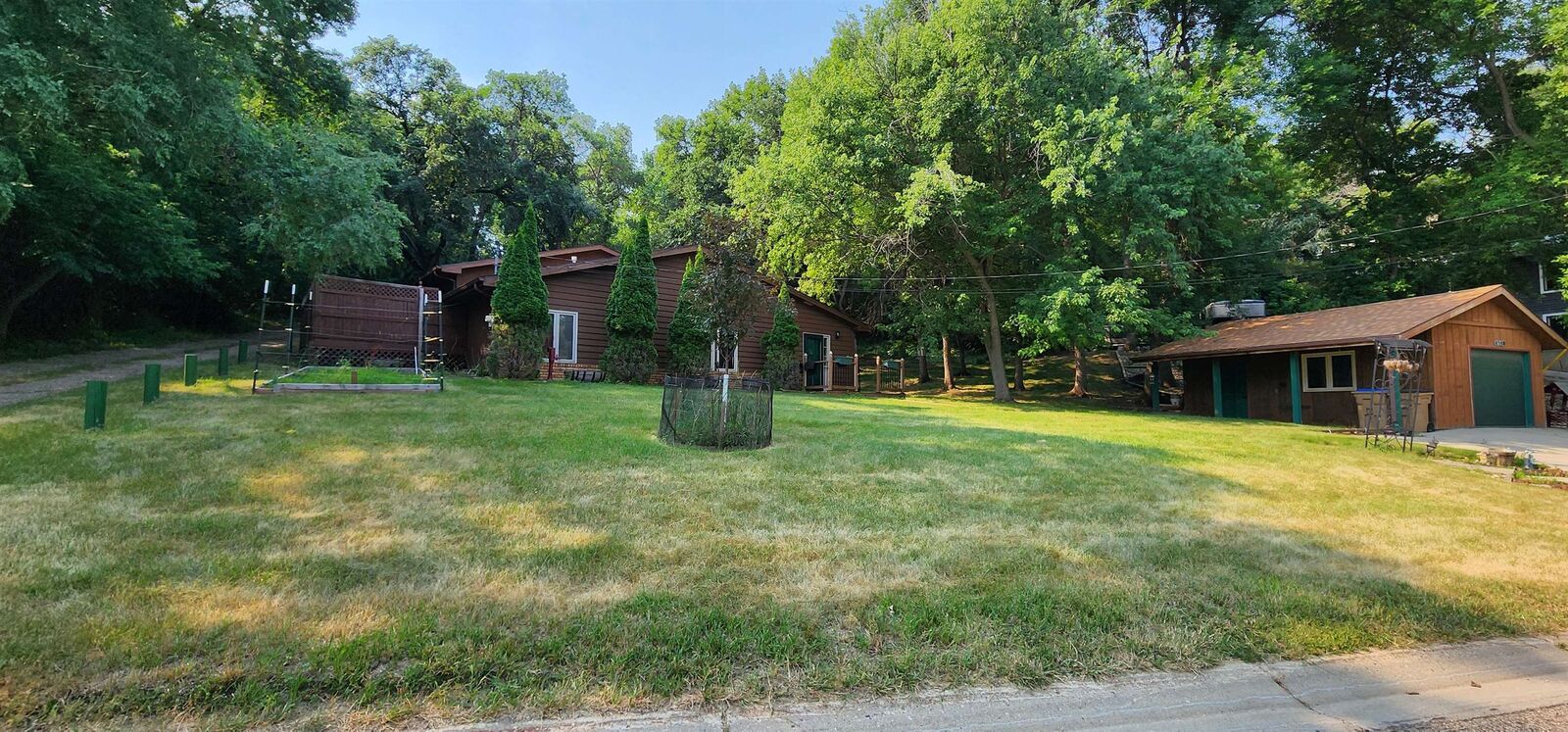 Property Photo:  625 1/2 5th St SE  ND 58701 