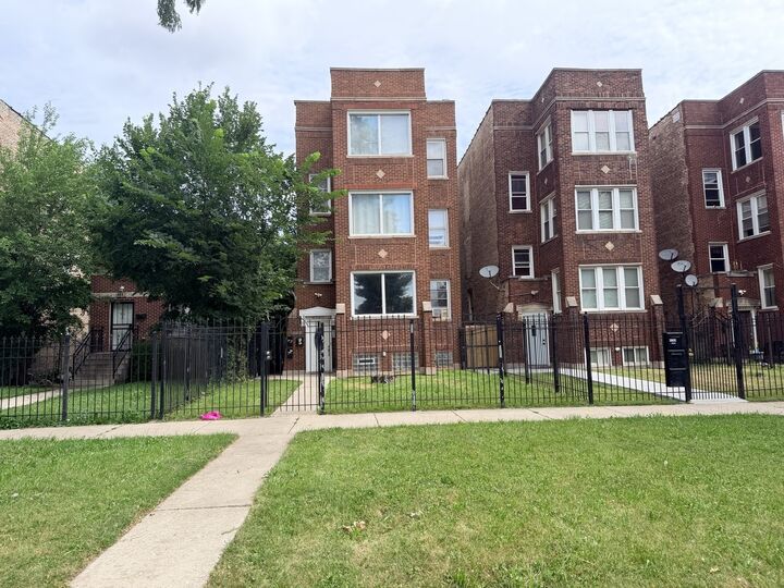 Property Photo:  4640 W West End Avenue  IL 60644 