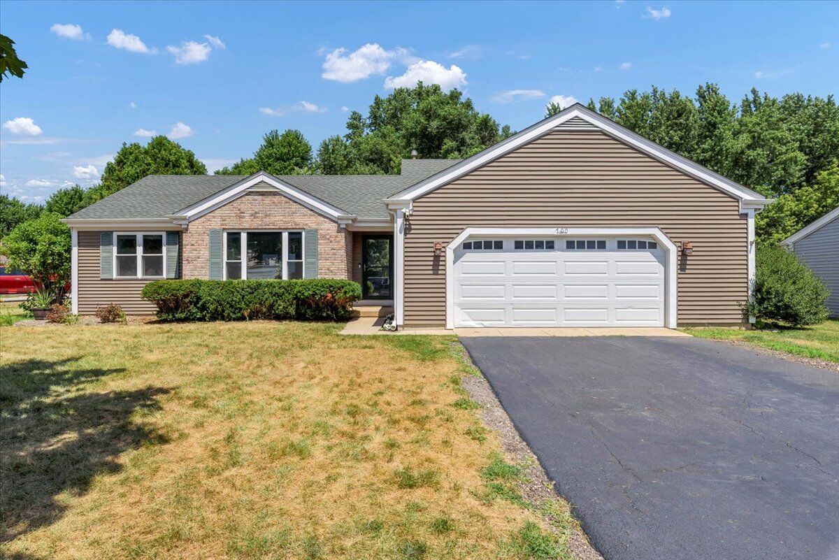 Property Photo: 700 Woodbine Lane IL 60152
