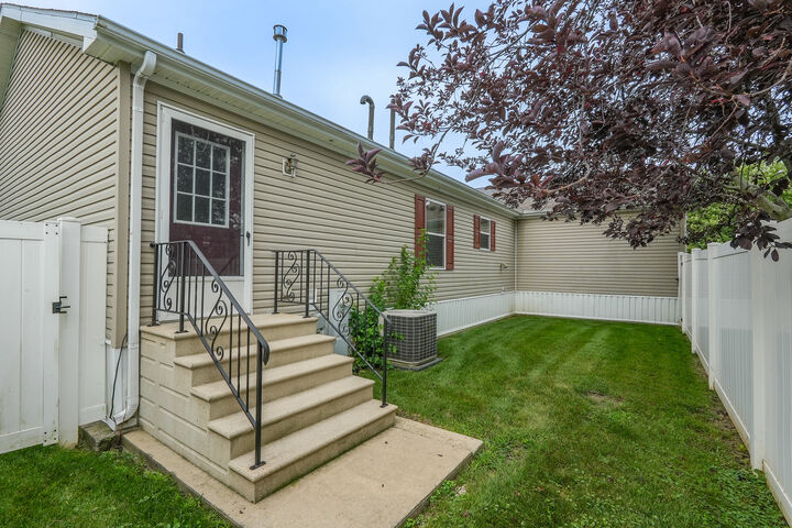 Property Photo: 1078 Aspen Drive IL 60950