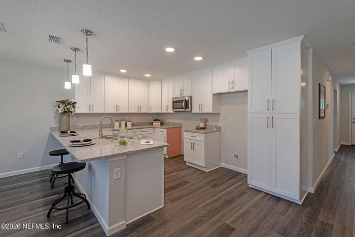 Property Photo: 8239 Berry Avenue FL 32211