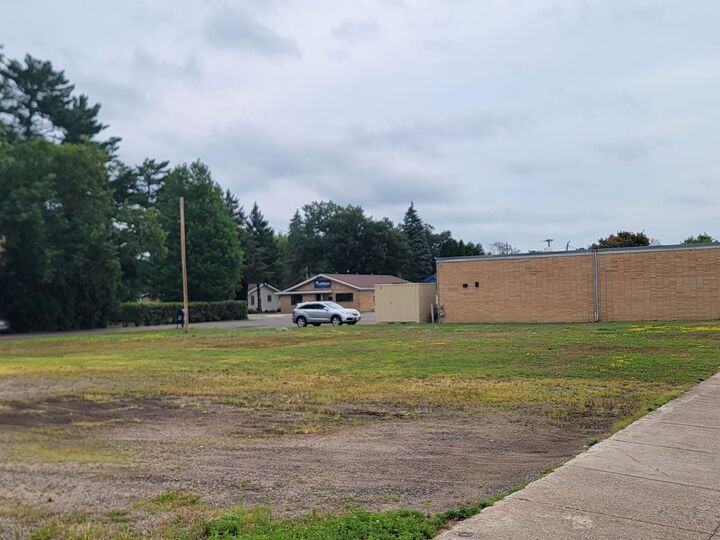 Property Photo: 608 Main Street W MN 56342