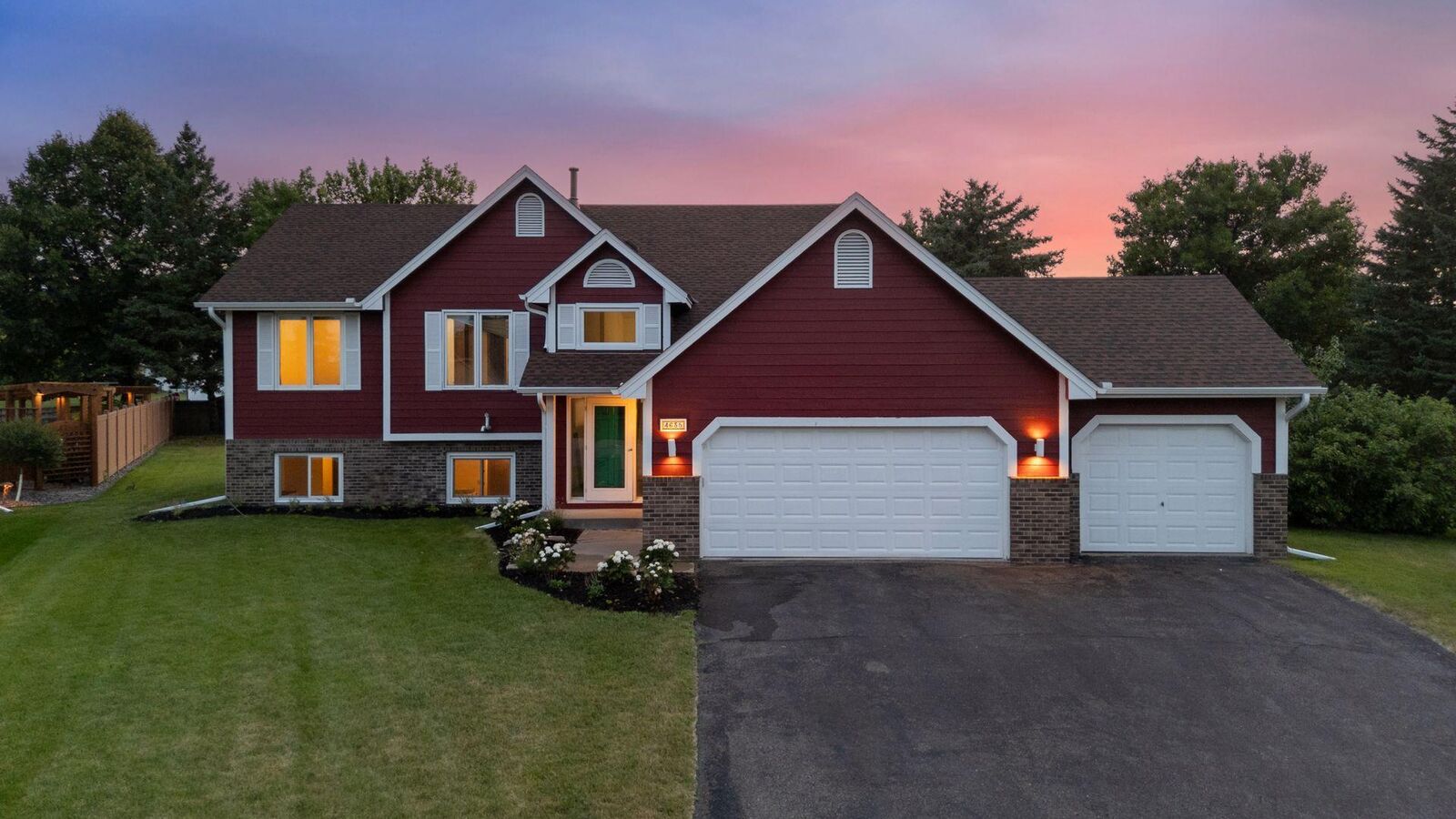 Property Photo:  4635 Yorktown Lane N  MN 55442 