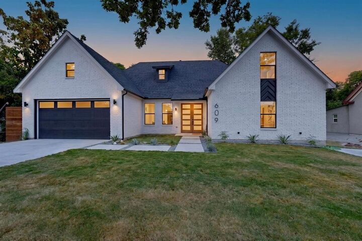 Property Photo:  609 E Grove Street  TX 75142 