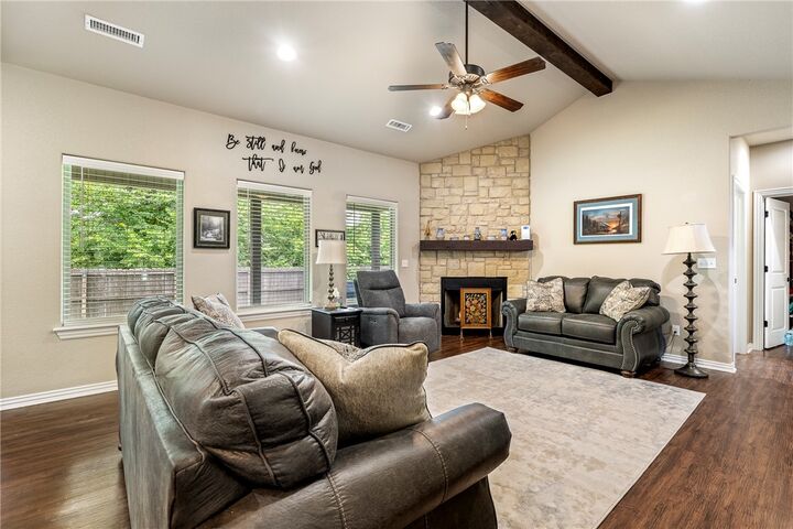 Property Photo:  606 Herron Street  AR 72753 