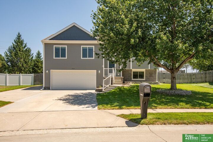 Property Photo:  807 Edgewater Drive  NE 68046 