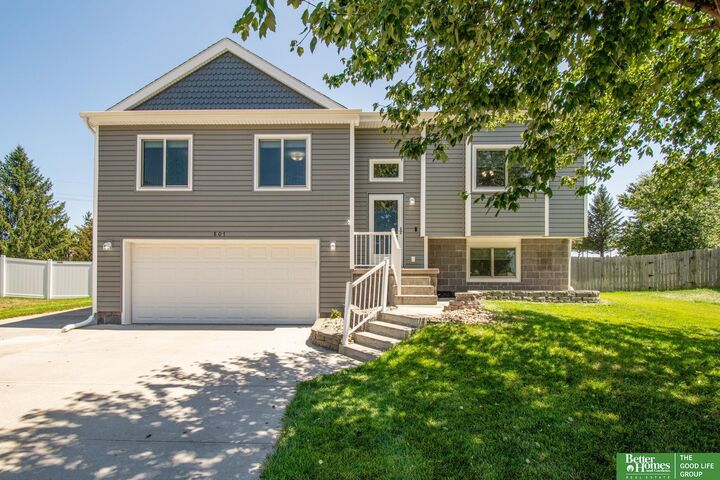 Property Photo: 807 Edgewater Drive NE 68046