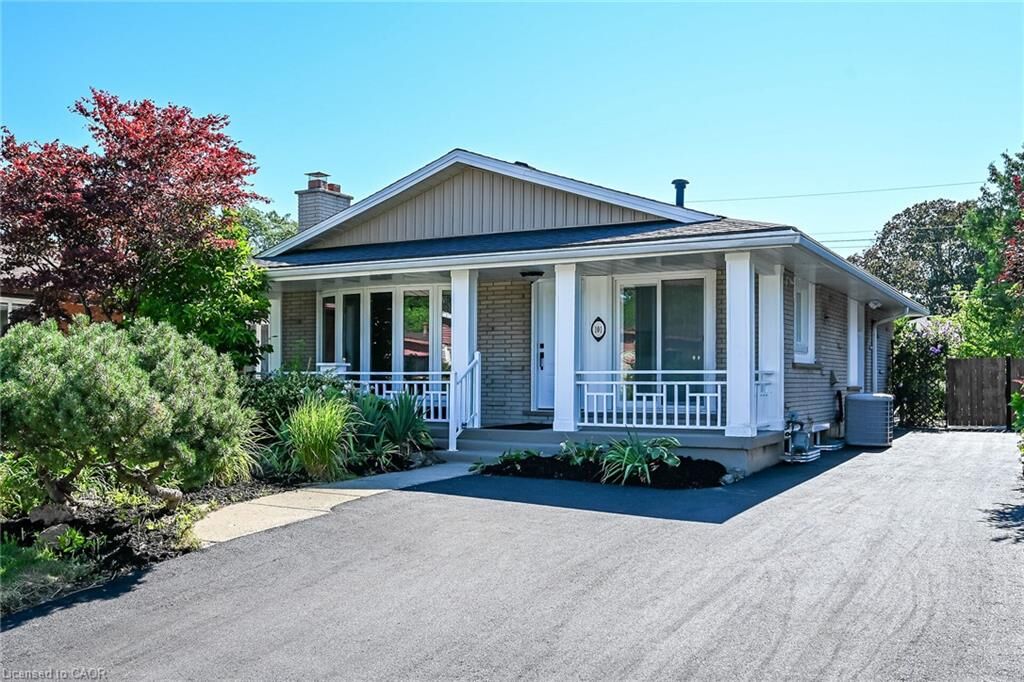 Property Photo: 101 Loyalist Drive ON L8K 4J5
