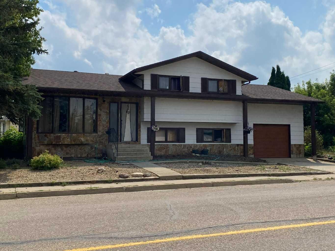 Property Photo:  5138 48 Street  AB T4L 1J3 