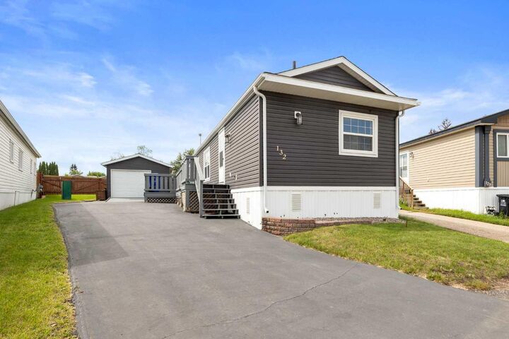 132 Grey Owl Place — photo 1
