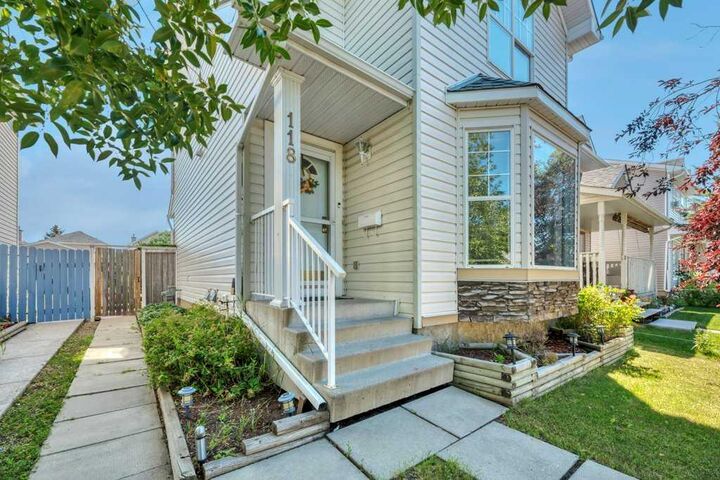 Property Photo:  118 Tarington Close NE  AB T3J 3V8 