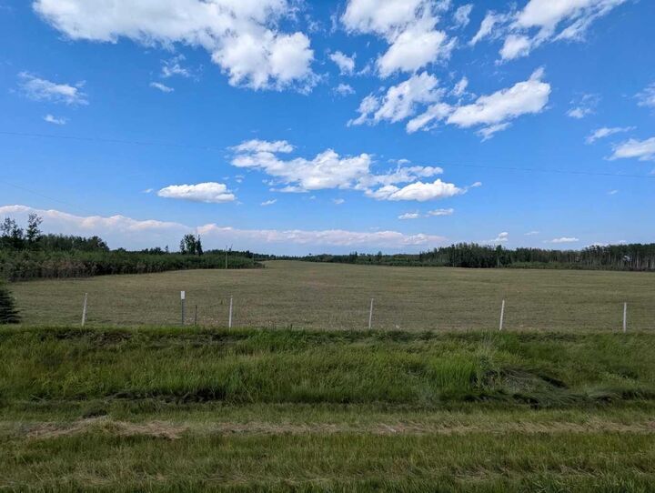 Property Photo: 11216 Twp 532 AB T0E 2M0