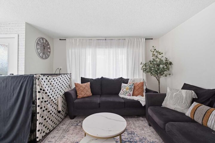 Property Photo: 9 Ross Place AB T0M 0S0