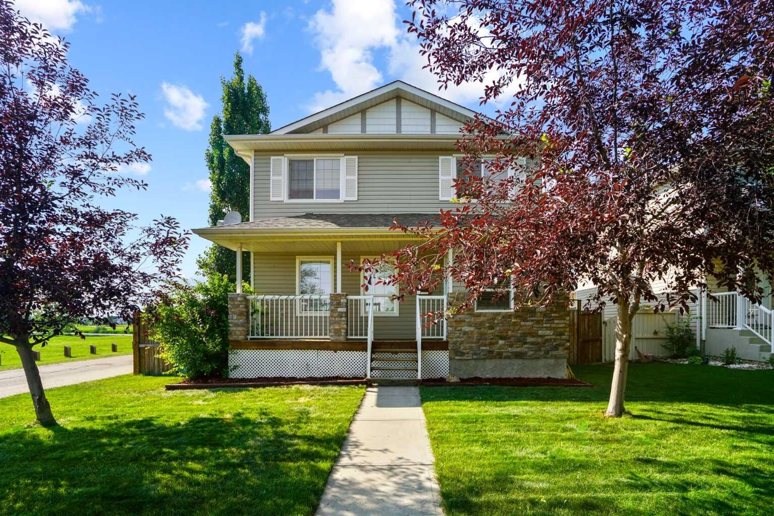 Property Photo: 2502 Valleyview Drive AB T4V 1V6