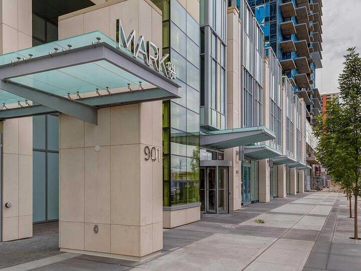 Property Photo: 901 10 Avenue SW 802 AB T2R 0B5
