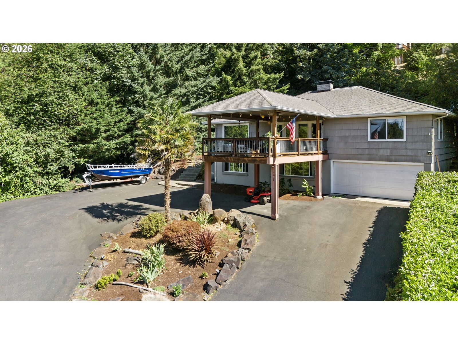 Property Photo: 4024 Pacific Way WA 98632