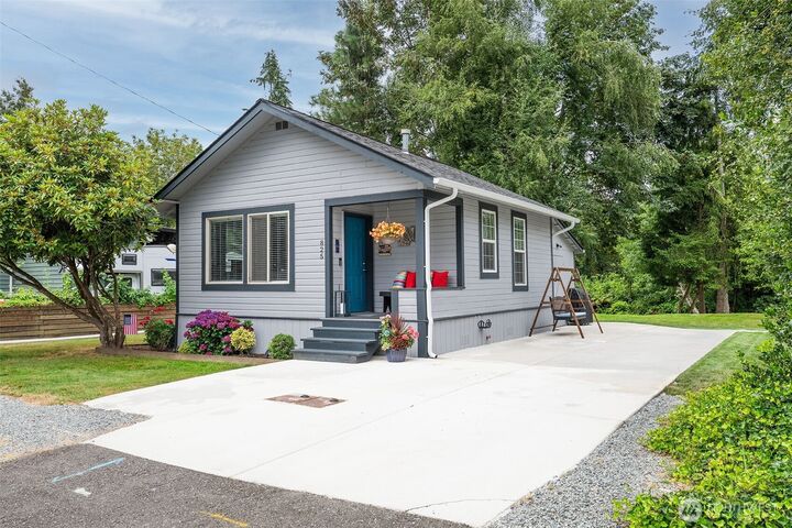 Property Photo: 845 3rd Avenue NW WA 98027