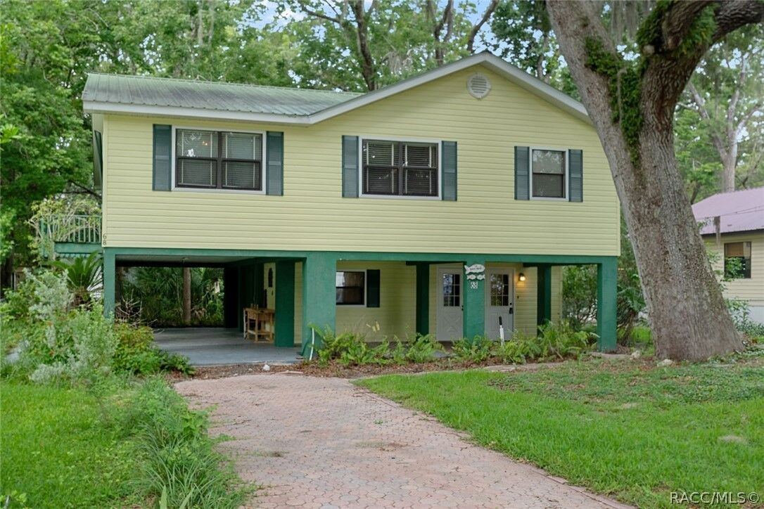 Property Photo: 68 Canterbury Road FL 34449