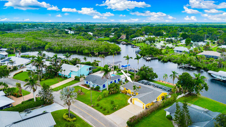 Property Photo:  622 SW Pine Tree Lane  FL 34990 