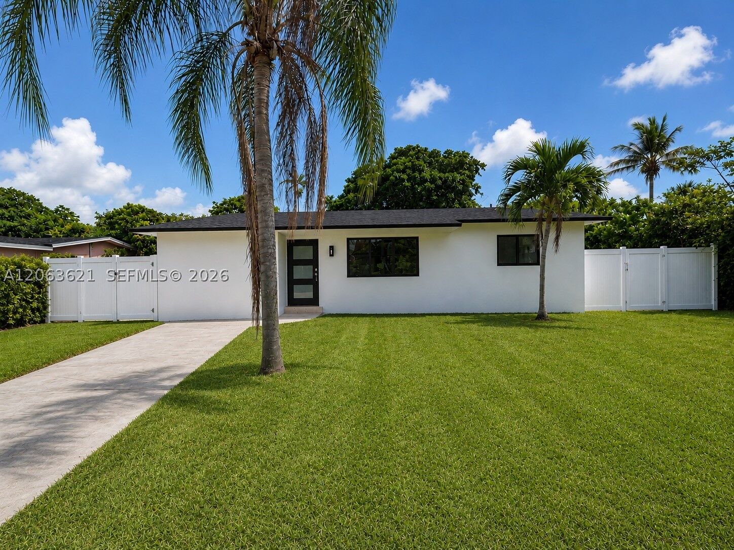 Property Photo: 1141 NE 166th St FL 33162