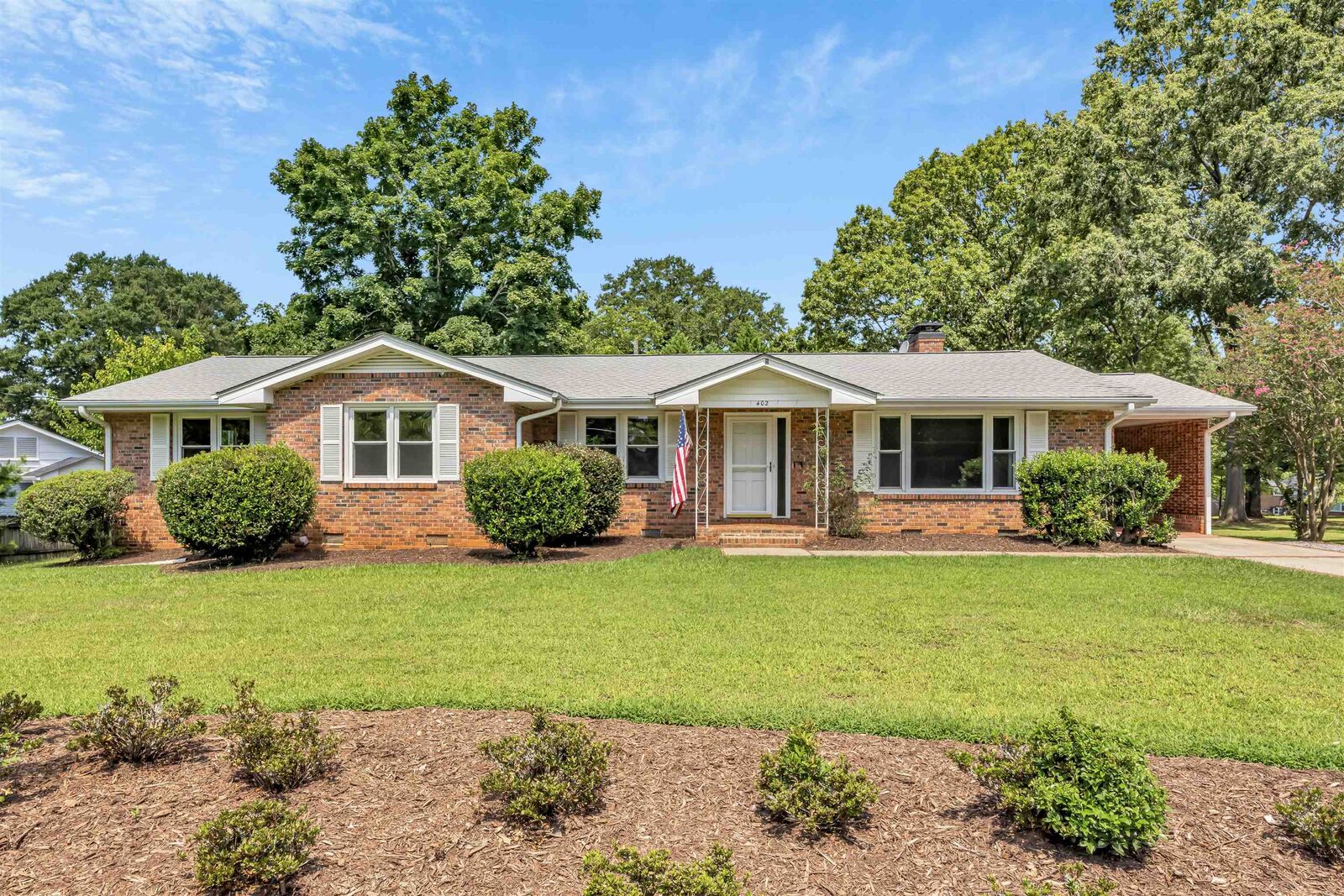 Property Photo: 402 Springwood Drive SC 29302