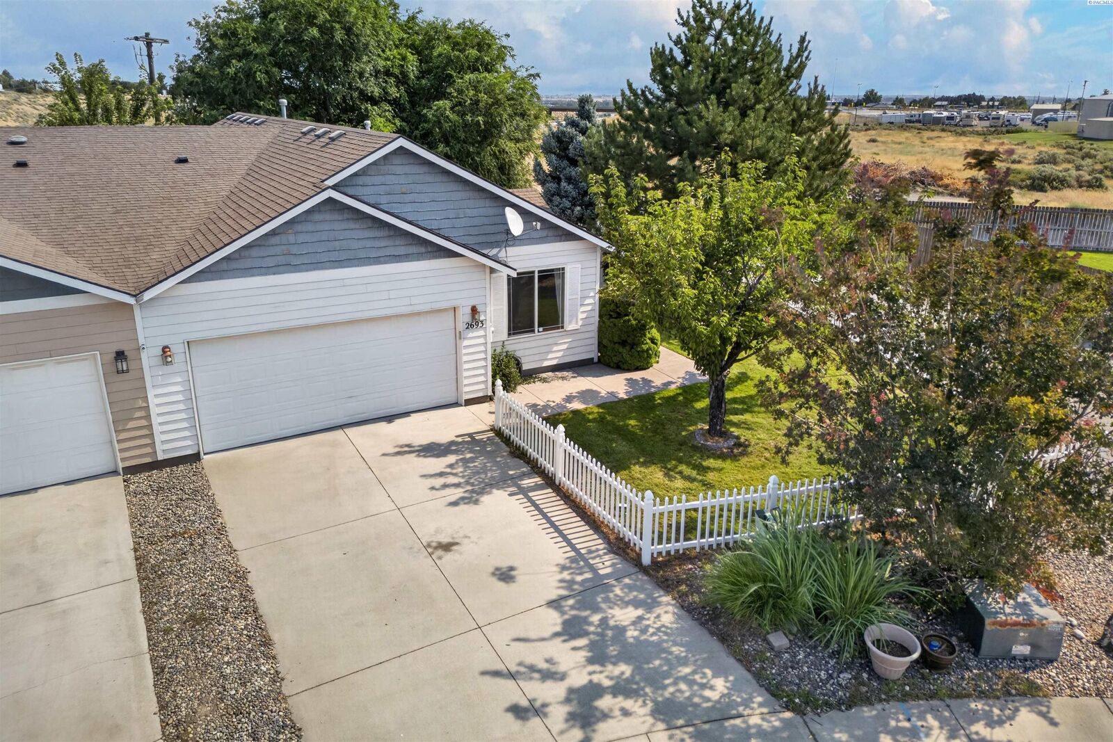 Property Photo:  2693 Jason Loop  WA 99352 