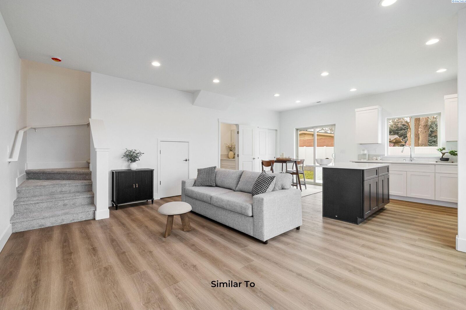 Property Photo: 7578 Grapevine Ct WA 99353