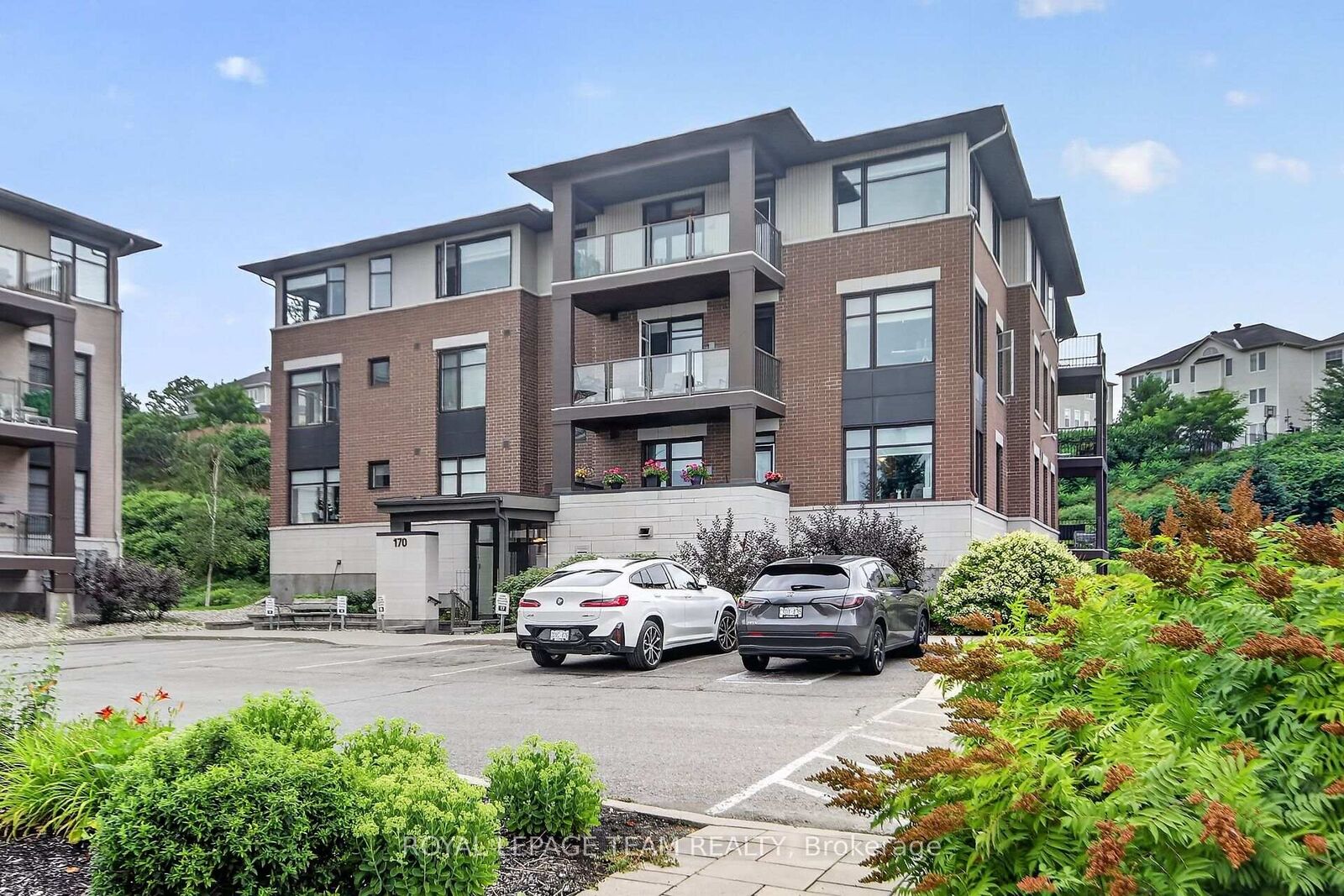 Property Photo: 170 Guelph Private 304 ON K2T 0J5