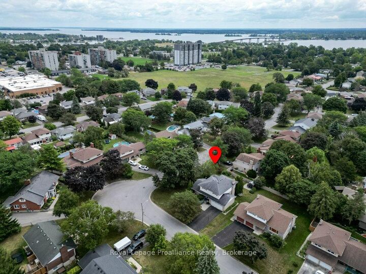 Property Photo:  29 Hope Crescent  ON K8P 4S3 
