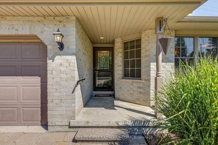 Property Photo:  410 Burwell Road 14  ON N5P 4N6 