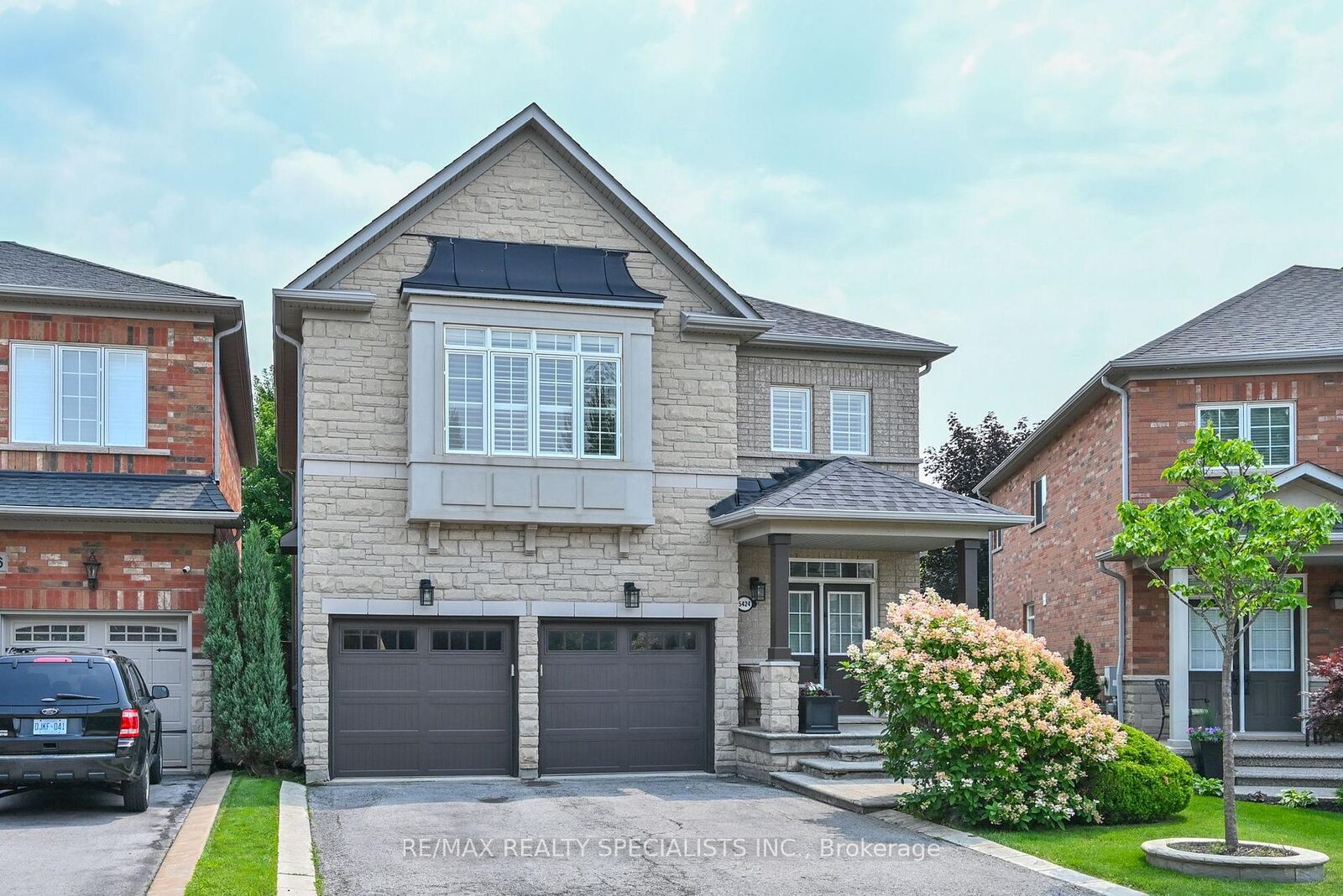Property Photo: 5424 Greer Drive ON L7L 7M7