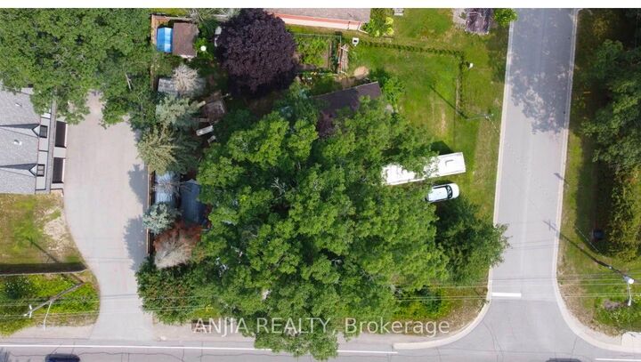Property Photo: 2 Oak Avenue ON L9N 1A1