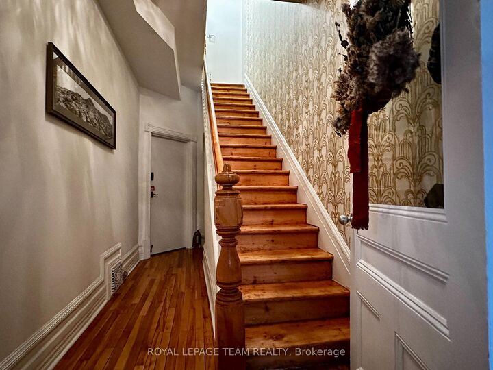Property Photo: 620 Cooper Street 2 ON K1R 5J2