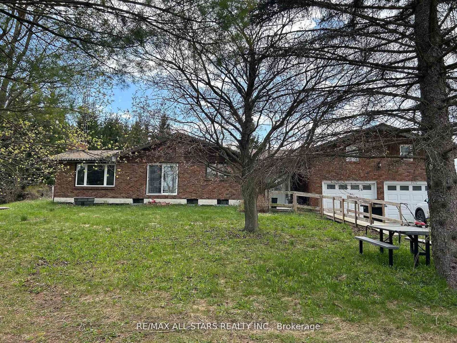 Property Photo: 1185 Sturgeon Road ON K9V 4R8