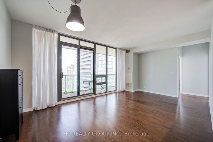 Photo de la propriété:  33 Lombard Street 3504  ON M5C 3H8 