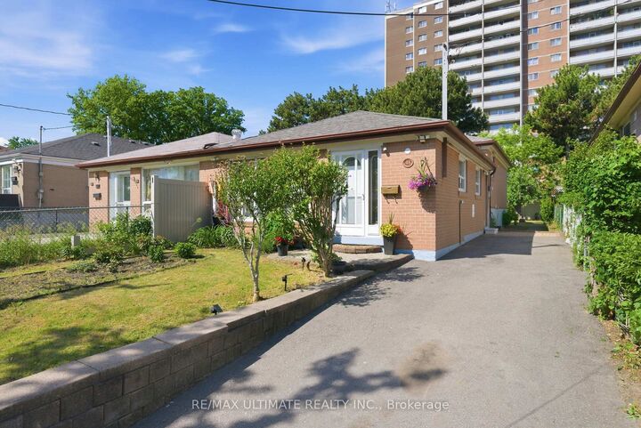 48 Venetian Crescent — photo 1